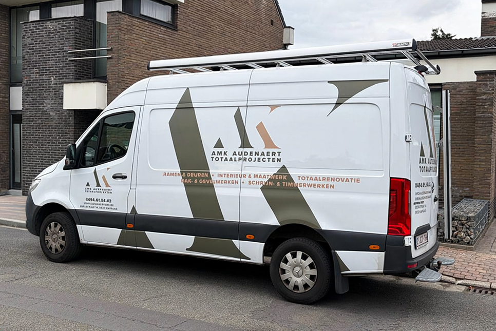 Belettering sprinter door communicatiebureau Solid Designs uit Lievegem