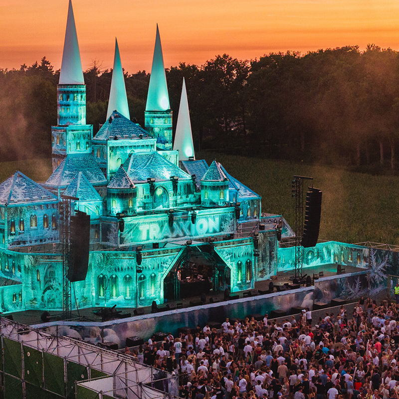 Beats stage voor Rijvers Festival ontworpen door creatief communicatiebureau Solid Designs